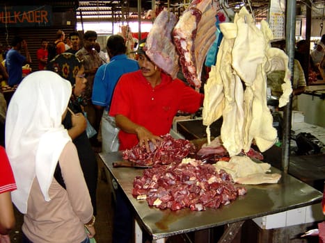 Muslims around the world are preparing for the Eid Al Fitre festival,which marks the end of the fasting month of Ramadan. This year the festival will be celebrated on November 4,2005. As a feast,mutton,especially offal,is highly sought after. The Einka