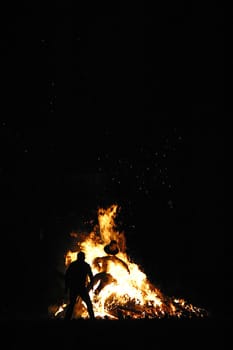 05.11.2005 A Guy Fawkes Bonfire celebration on the occasion of the 400th anniversary of the Gunpowder plot in London. Lighting a funeral pyre on November 5th and celebrating 'Guy Fawkes Night' is a British tradition that I also follow here at the T