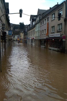 Unfortunately,I had to leave the picture so gloomy,otherwise in my opinion the mood of the flood would be gone