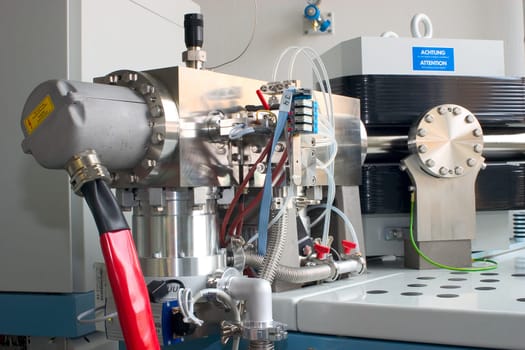 Mass spectrometer 03