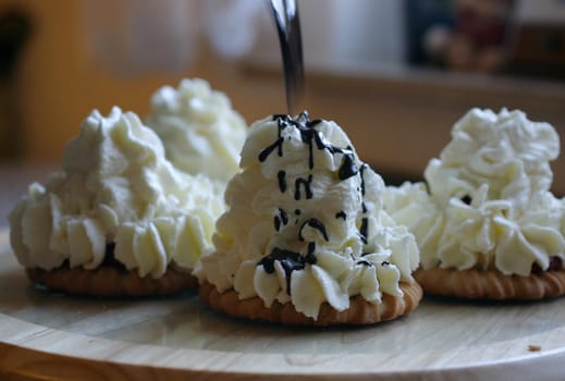Cream cake