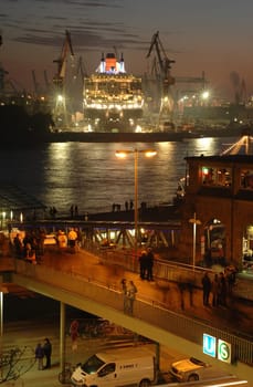 The Queen Mary 2 is being serviced in Hamburg by Blohm + Voss and cancelled by 9.11.2005 - 19.11.2005
