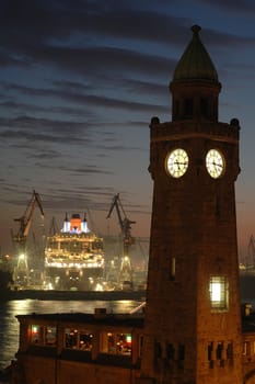 The Queen Mary 2 is being serviced in Hamburg by Blohm + Voss and cancelled by 9.11.2005 - 19.11.2005