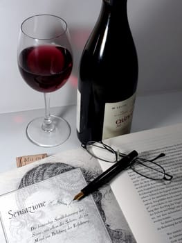 With a good glass of Rotwei,you can enjoy reading comfortably