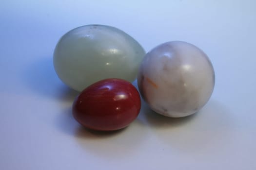 Contrast of shape and color: egg-ball and light green - brown-red almost complementary