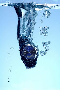 1/4000 second,2 studio flashes,1 aquarium,a clock and me. :)