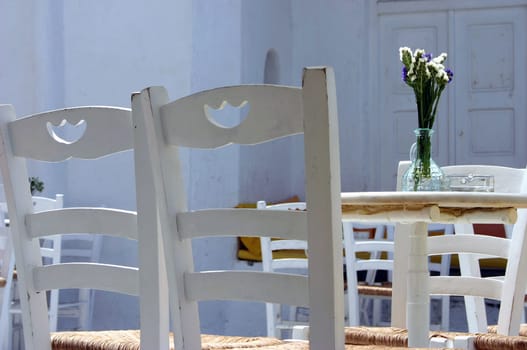 ... in a café on Mykonos.
