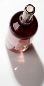 wine bottle,bottle,wine,rose,rosé,red wine,cork,transparent,shadow,shimmer,sunny,sparkle,translucent,reflections