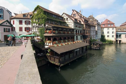Petit France 02