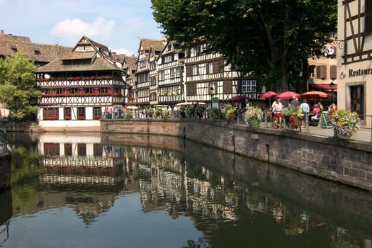 Petit France 08