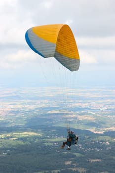 Paragliding on the Puy