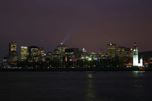 Montréal at night