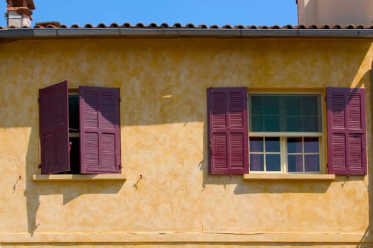 Shutters Arles