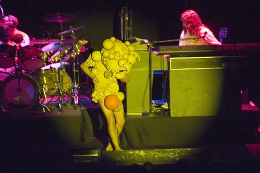 Konzert der Musical Box mit Lamb lies down. Bremen Glocke Januar 20. François Gagnon Electric guitar, Sébastien Lamothe Bass, Denis Gagné Vocals, Martin Levac Drums, David Myers Keyboards