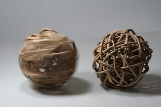 These communication balls symbolize calm and moving phases of conversation or participants