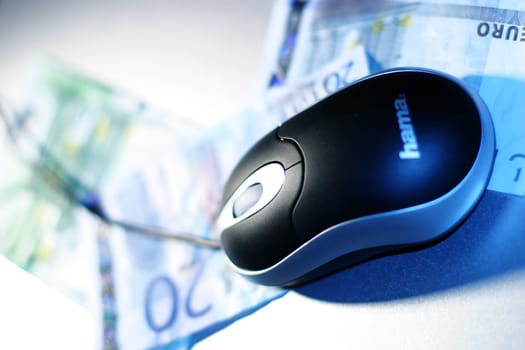 Money with mouse
