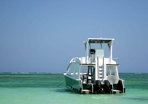 Glass-bottom boat