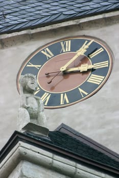 This strange human figure stands on the roof of the imperial cathedral at Königslutter and is popularly called Moosholzmännchen. According to legend,it had the task of making sure that no wood was stolen from the distant moss wood from the monks.