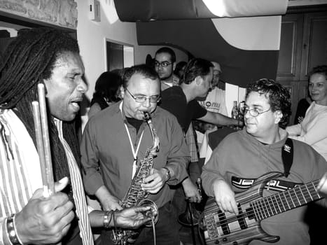 Music Session - House Music 2448 x 1836 Exposure time: 1/30 Aperture: 2.4 Focal Length: 7.1mm