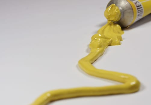 yellow color trail