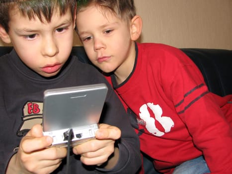 If the device is switched on,the children are no longer on the air.  They don't hear anymore,they don't speak anymore,shut down......