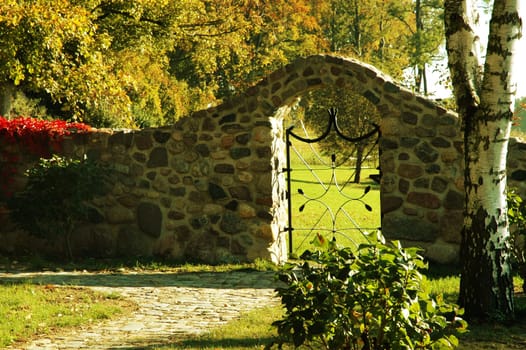 This picture was taken last fall. I was at the lake in the last rays of sunshine and discovered this gate that was quite interesting for me. Of course,this gate includes a huge plot of land.