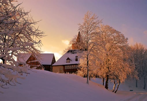 Just as the day comes to an end here,winter is (finally) coming to an end. But what a beautiful mood it can also create should be shown once again by this picture from my hometown.