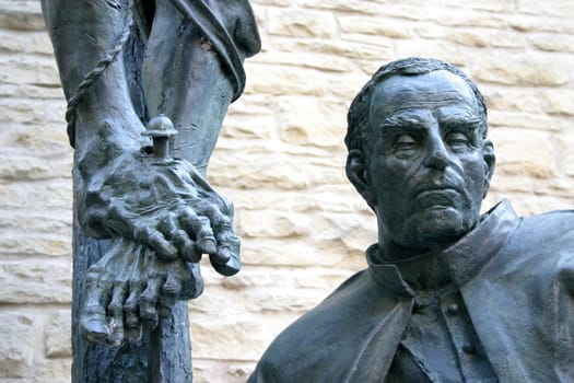 Münster (Westphalia) near the cathedral - does anyone know more about this sculpture?