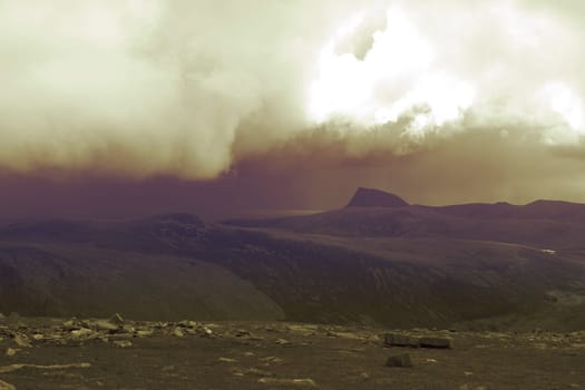 A hike in Norway is always worthwhile. Different light at every corner,a new landscape behind every mountain. This makes the heart of an amateur photographer beat faster. However,we have also been surprised by bad weather very often. The S