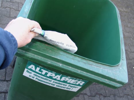 Paper container