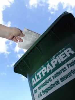 Paper container