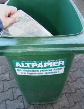 Paper container