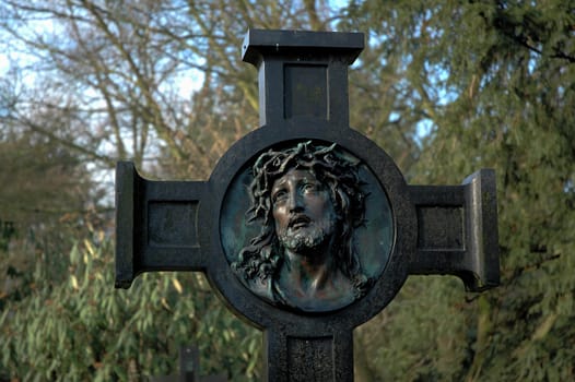 The beginning of a series of pictures of statues and sculptures from the North Cemetery in Düsseldorf