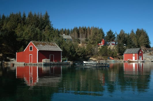 These houses were located on the route that we had to take the boat every day to get to our fishing spots. However,we only had one day such weather. On the other days it was too risky for me to take the camera with me to the sea,because the