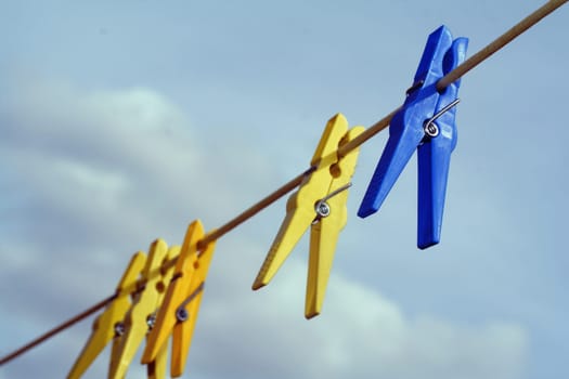 blue-yellow bracket diagonal