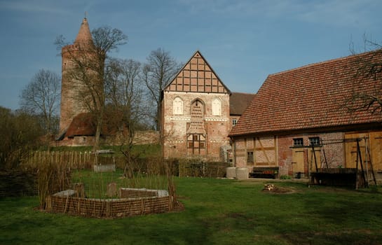 This is a view of the courtyard of our castle.In the meantime I have been here so often that I have already been asked if I want to join the castle association:-) But the walk here not only brings beautiful motifs,but also pure relaxation,especially early in the morning