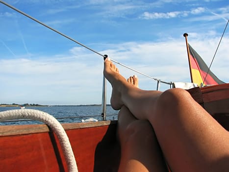 That's also part of sailing :-) From now on at sea and therefore rarely online. You can feel sorry for it,that's stress without end :-)