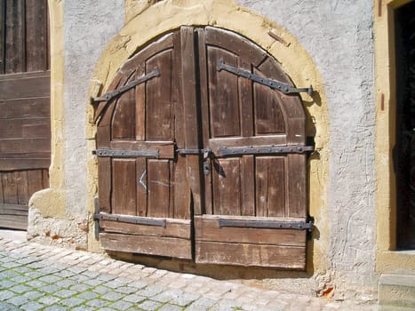 an old wooden gate in Bad Wimpfen