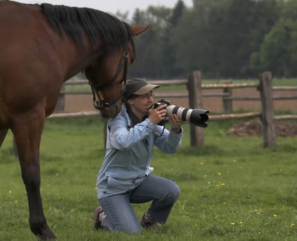 curious horse at the shoot on 13.05. in Aachen.The shoot was also a mini-user meeting,because Gaby_W_z visited me there and took the photo. Thank you Gaby!