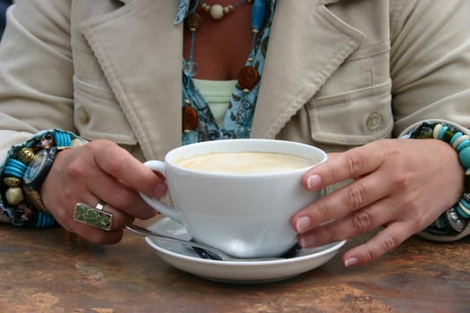 drink coffee