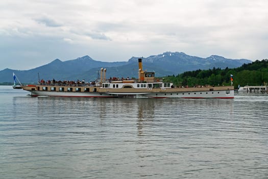 Paddle steamer