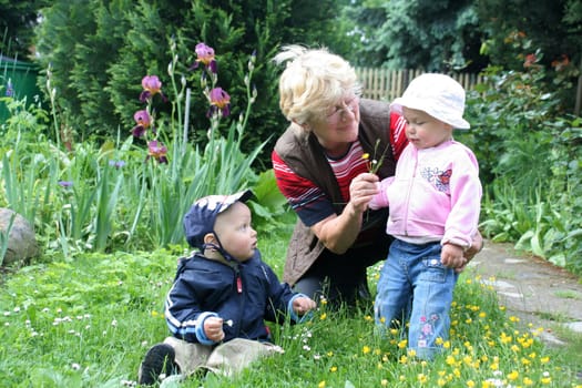 Children in the flower meadow7