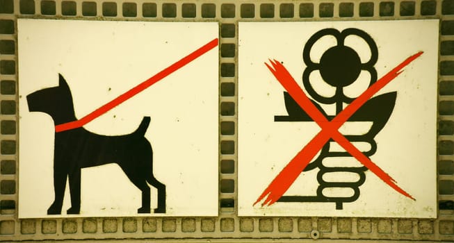 Picking flowers prohibited + leashing dogs - signs in a German park!
