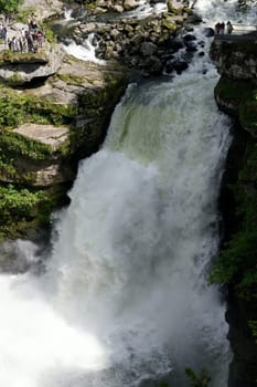 at the top right and left there are people... small size comparison...
