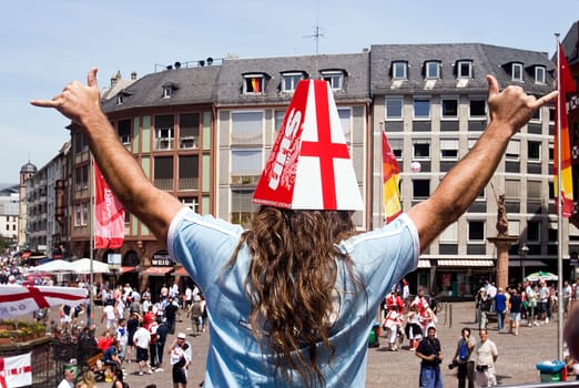 This man's name is Gustavo,he comes from Spain (Tenerifa too),wears the Argentine jersey and an English cap,in Frankfurt on the Römer. I think it symbolises the desire of the World Cup.