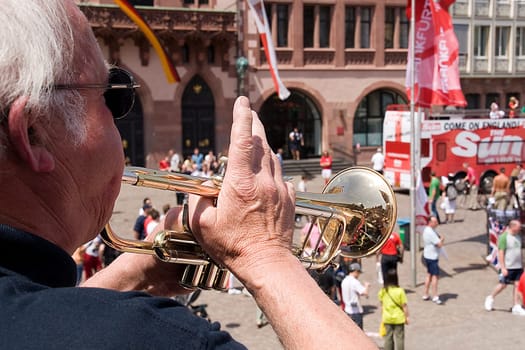 The trumpeter of Frankfurt,from behind