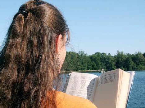 Reading hour at the lake