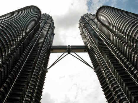 The Bridge of Heaven connects the left and right towers of the Petronas Twin Towers in Kuala Lumpur! The building has 88 floors! Until recently,these towers were the tallest in the world! They are 452 meters high.