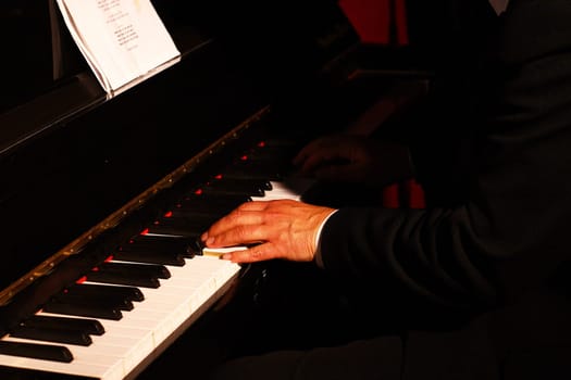 Piano hand