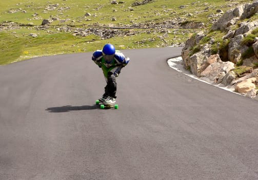 Hellishly fast at about 12% gradient ... the skateboarder thundered past me at about 80 km/h (note the road layout). Rather happy snapshot with the FZ 5 when I was on a motorcycle tour in France.